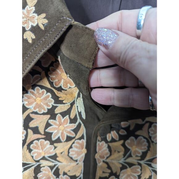 Vintage 70's Women's Suede Jacket Floral Embroidered Pointed Collar - Picture 5 of 11